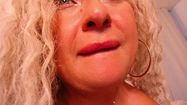 Lilit 1Love online show from September 23, 2025, 4:52 am