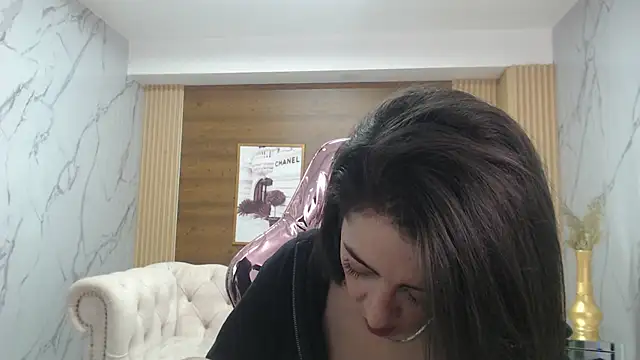 sara lopez s online show from March 31, 2026, 1:35 pm