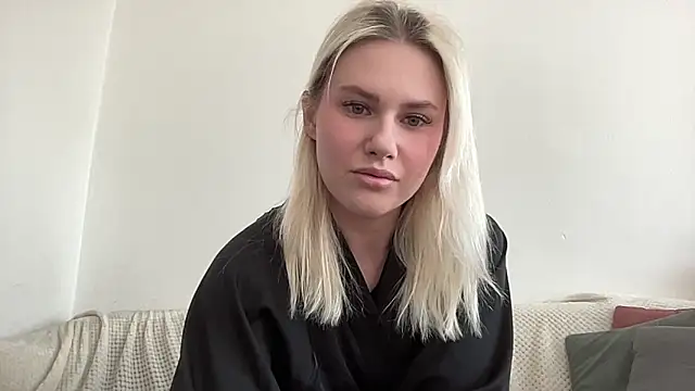 ElaraLuxxxe online show from September 17, 2025, 9:55 am