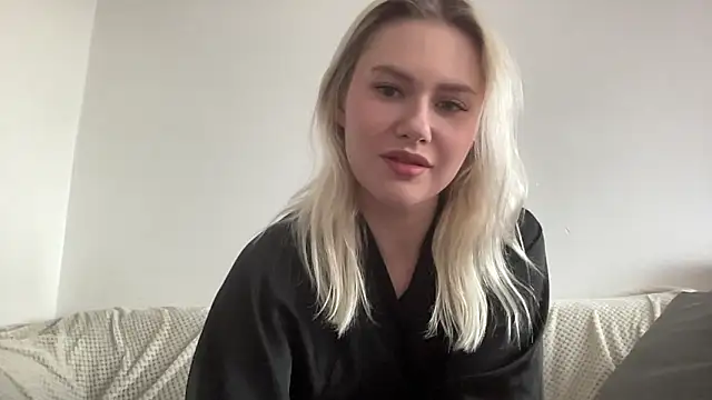 ElaraLuxxxe online show from October 28, 2025, 11:09 am