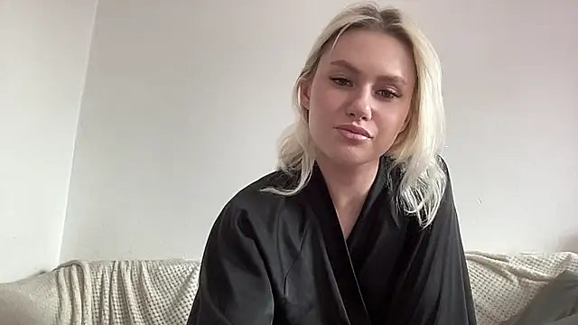 ElaraLuxxxe online show from September 24, 2025, 10:00 am