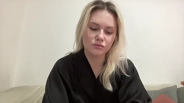 ElaraLuxxxe online show from November 26, 2025, 11:10 am