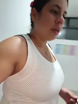 GabyMontenegro online show from April 8, 2026, 11:33 am