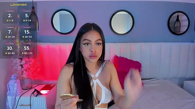 Mila Hank  online show from November 12, 2025, 12:31 pm