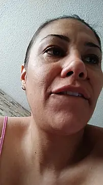 Snapshot of KittyHoleshot87 chatting on October 28, 2025, 3:55 pm KittyHoleshot87 online show from October 28, 2025, 3:55 pm