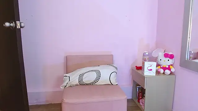 kiity horny  online show from October 1, 2025, 12:31 pm