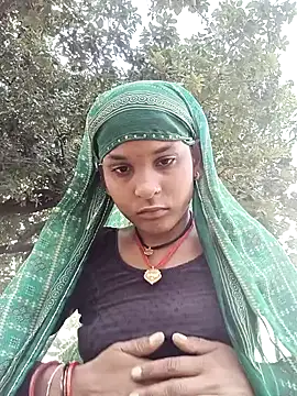 Snapshot of Idhika_Jha chatting on September 28, 2025, 10:33 am Idhika Jha online show from September 28, 2025, 10:33 am