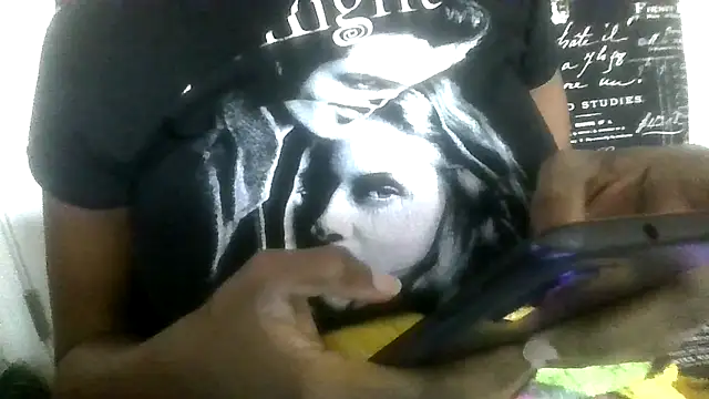 prettymaa online show from September 18, 2025, 7:06 pm