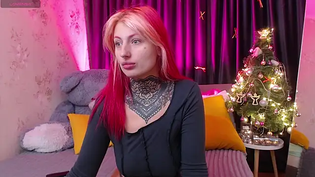 Snapshot of Nina_Blum_ chatting on December 21, 2025, 6:26 am Nina Blum online show from December 21, 2025, 6:26 am