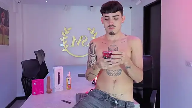 NikoStone  online show from April 21, 2026, 4:52 am