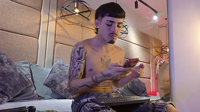 NikoStone  online show from April 25, 2026, 5:21 am