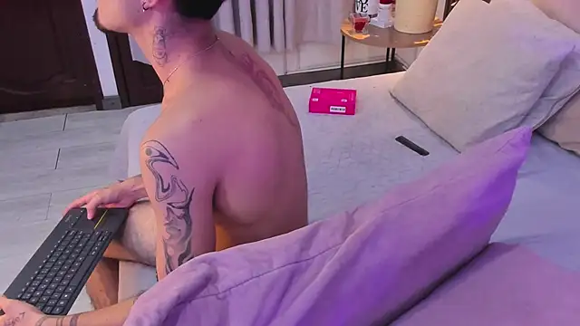 NikoStone  online show from September 25, 2025, 4:29 am