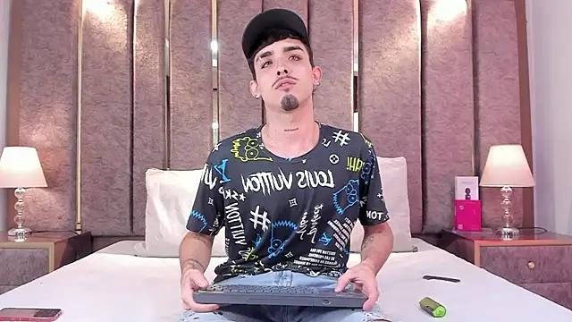 NikoStone  online show from June 6, 2026, 4:28 am