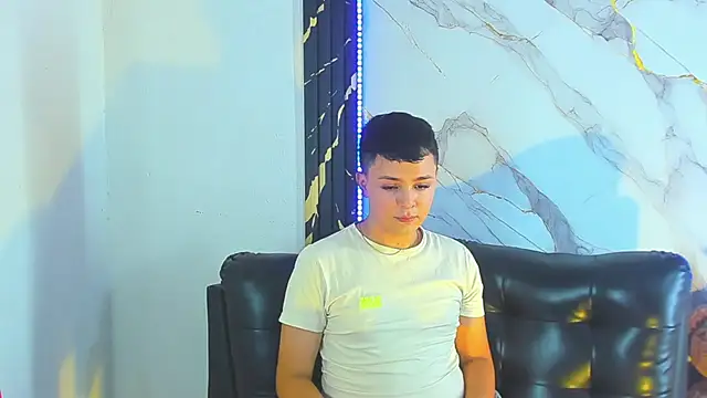 Snapshot of christopher_Hot chatting on May 7, 2026, 1:32 am christopher Hot online show from May 7, 2026, 1:32 am