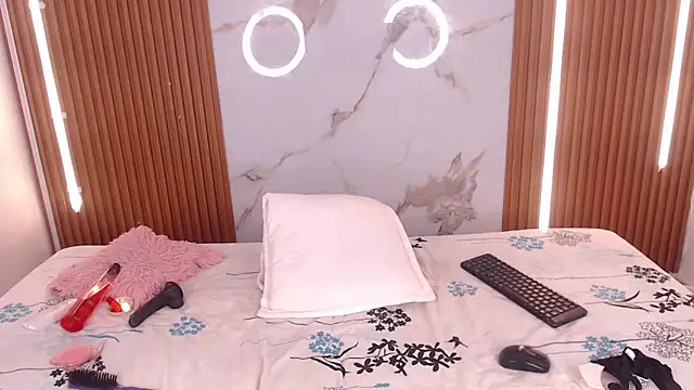 brithanny 03 online show from December 13, 2025, 8:04 pm