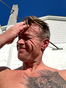 DILFiGuess11 online show from September 28, 2025, 8:27 pm