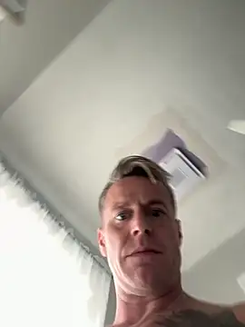 DILFiGuess11 online show from September 17, 2025, 4:42 pm