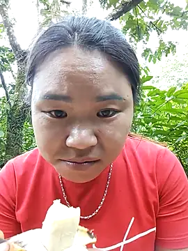 Snapshot of may-squirl chatting on September 25, 2025, 3:23 am may-squirl online show from September 25, 2025, 3:23 am