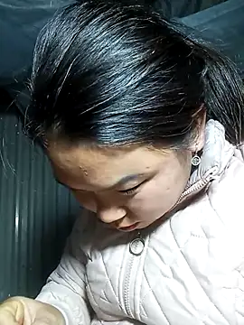 Snapshot of may-squirl chatting on November 20, 2025, 2:07 pm may-squirl online show from November 20, 2025, 2:07 pm