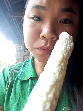 Snapshot of may-squirl chatting on October 6, 2025, 4:35 am may-squirl online show from October 6, 2025, 4:35 am