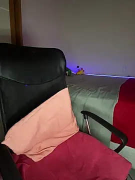 larajuli online show from April 18, 2026, 10:21 pm