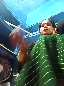 Jooli xx online show from February 15, 2026, 3:44 pm