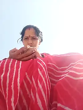 Jooli xx online show from November 17, 2025, 5:00 am