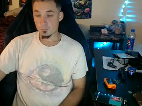 Snapshot of YoBlezz chatting on September 30, 2025, 6:14 pm YoBlezz online show from September 30, 2025, 6:14 pm