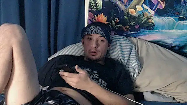 Snapshot of YoBlezz chatting on November 20, 2025, 8:15 am YoBlezz online show from November 20, 2025, 8:15 am