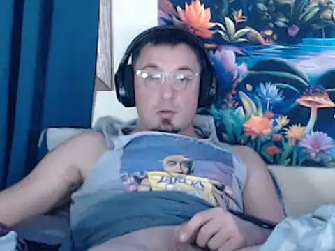 Snapshot of YoBlezz chatting on November 13, 2025, 8:02 pm YoBlezz online show from November 13, 2025, 8:02 pm