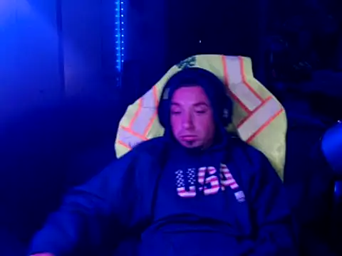 Snapshot of YoBlezz chatting on October 7, 2025, 8:48 am YoBlezz online show from October 7, 2025, 8:48 am