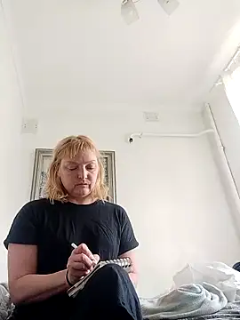 LiluLiluLilu online show from September 15, 2025, 6:58 am