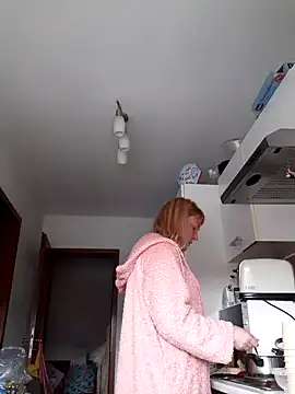 LiluLiluLilu online show from October 17, 2025, 7:33 am