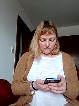 LiluLiluLilu online show from February 9, 2026, 9:29 am