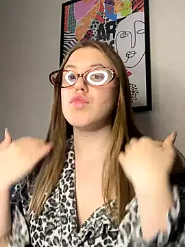 MelanieHenders online show from October 19, 2025, 1:47 pm