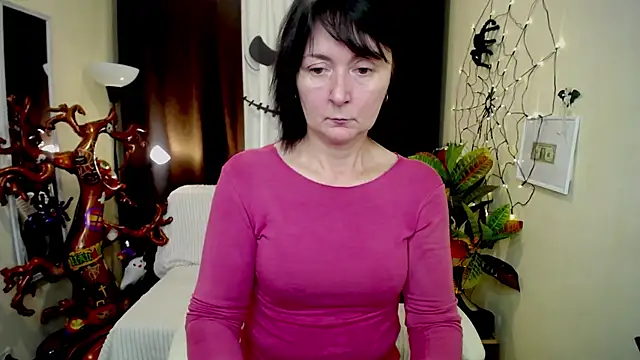 VivianGuchih online show from October 11, 2025, 6:03 am