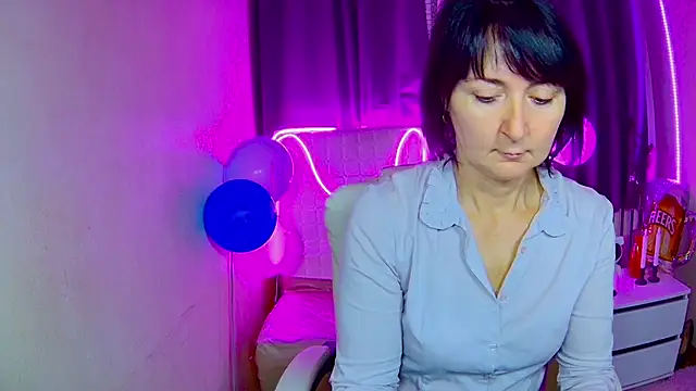 VivianGuchih online show from September 21, 2025, 6:07 am