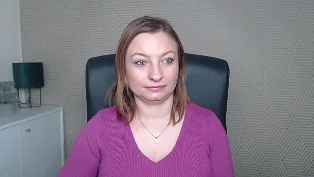 angelaSamt online show from November 18, 2025, 6:39 am