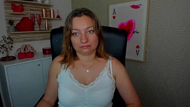 angelaSamt online show from July 2, 2026, 5:35 am