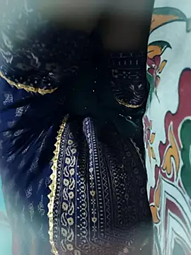 posewith online show from October 10, 2025, 9:21 am