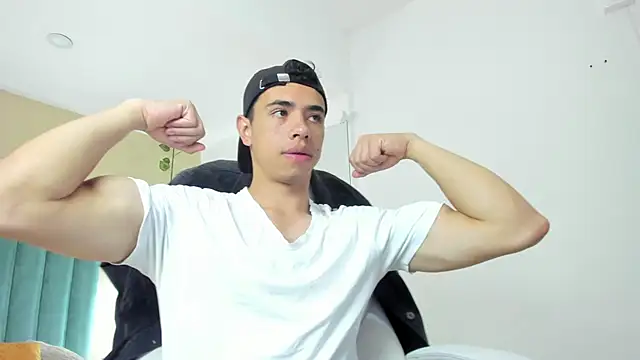 Muscle Scott online show from September 22, 2025, 12:11 pm