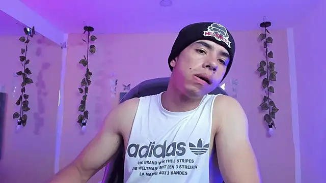 Muscle Scott online show from November 19, 2025, 12:49 pm