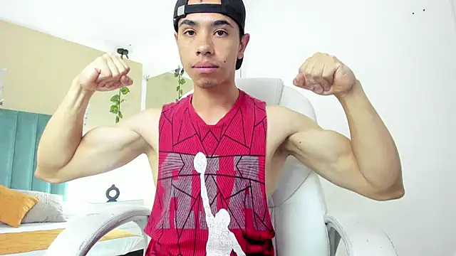 Muscle Scott online show from September 26, 2025, 12:12 pm