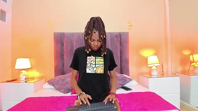 Snapshot of Kiaraa_y_Her_Crazy chatting on March 25, 2026, 3:39 am Kiaraa y Her Crazy online show from March 25, 2026, 3:39 am