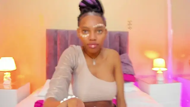 Snapshot of Kiaraa_y_Her_Crazy chatting on April 11, 2026, 5:15 am Kiaraa y Her Crazy online show from April 11, 2026, 5:15 am