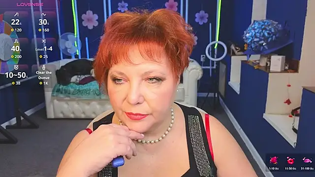 Snapshot of Kira_Kenett chatting on December 3, 2025, 7:08 am Kira Kenett online show from December 3, 2025, 7:08 am