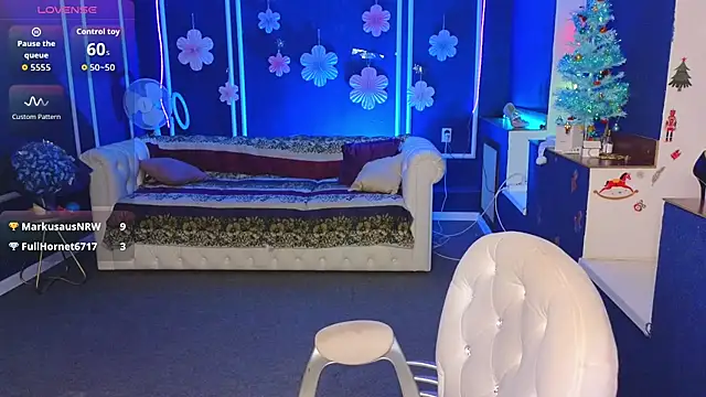 Snapshot of Kira_Kenett chatting on December 18, 2025, 8:41 am Kira Kenett online show from December 18, 2025, 8:41 am