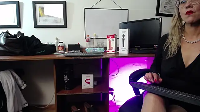 Snapshot of GretaVoss_ chatting on January 17, 2026, 8:01 pm GretaVoss online show from January 17, 2026, 8:01 pm