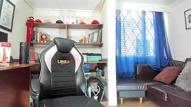 GretaVoss  online show from October 16, 2025, 7:33 pm