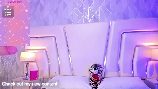 HatsaJones online show from March 7, 2026, 3:57 am